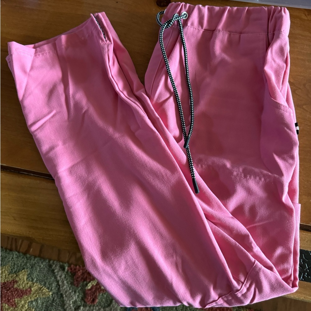 Koi Next Gen Everyday Hero Rose scrubs